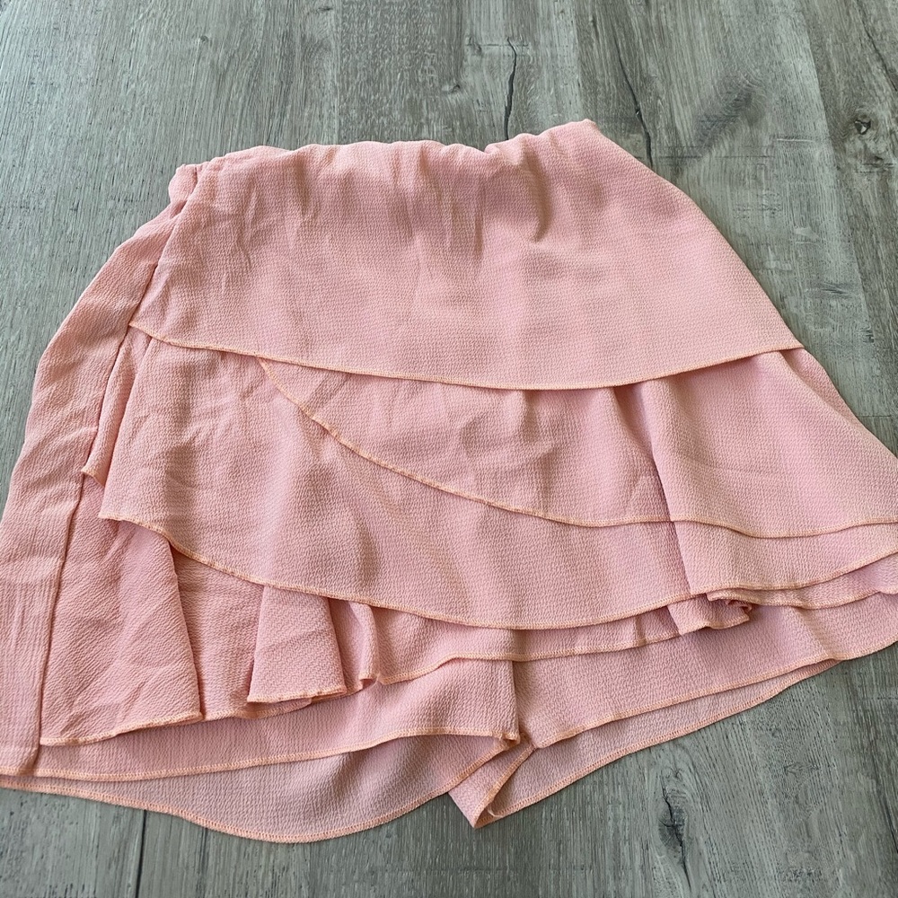 BOOHOO light pink ruffle skort